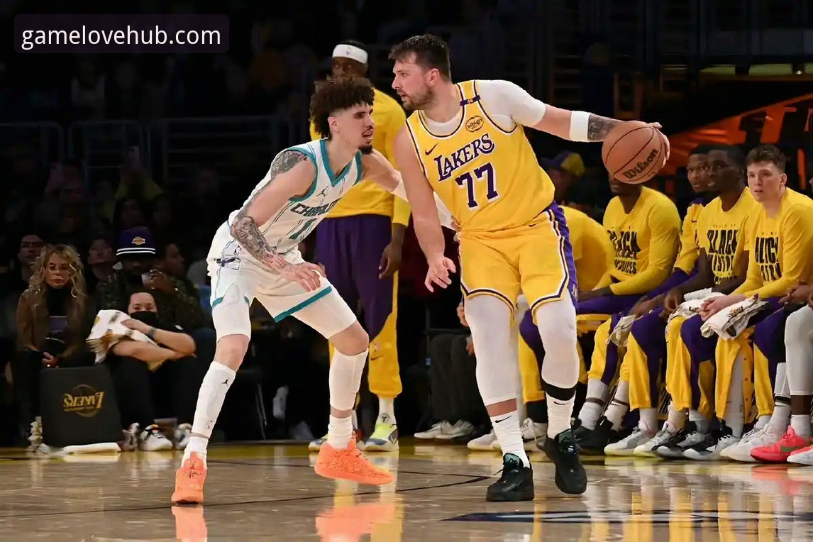 东契奇单骑闯关 vs 团队多点开花：湖人险胜步行者背后的攻防博弈